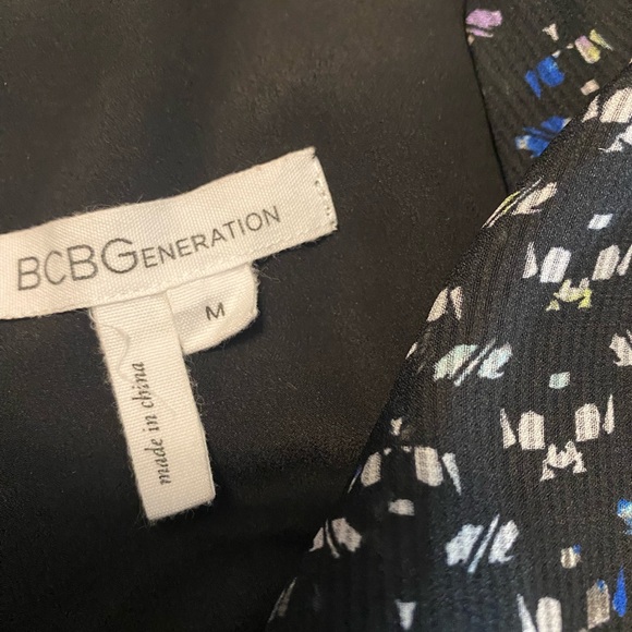 Revolve-BCBGeneration Surplice Romper in Black Combo Size M Tie Back Long Sleeve - Picture 8 of 12